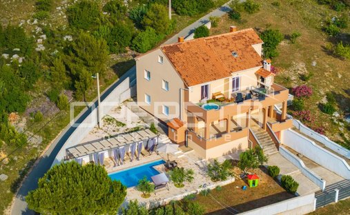 Haus in Grad Obrovac, Zadar, Kroatien 1