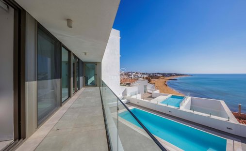 Townhouse in Praia dos Pescadores, Olhos de Agua, Portugal 1