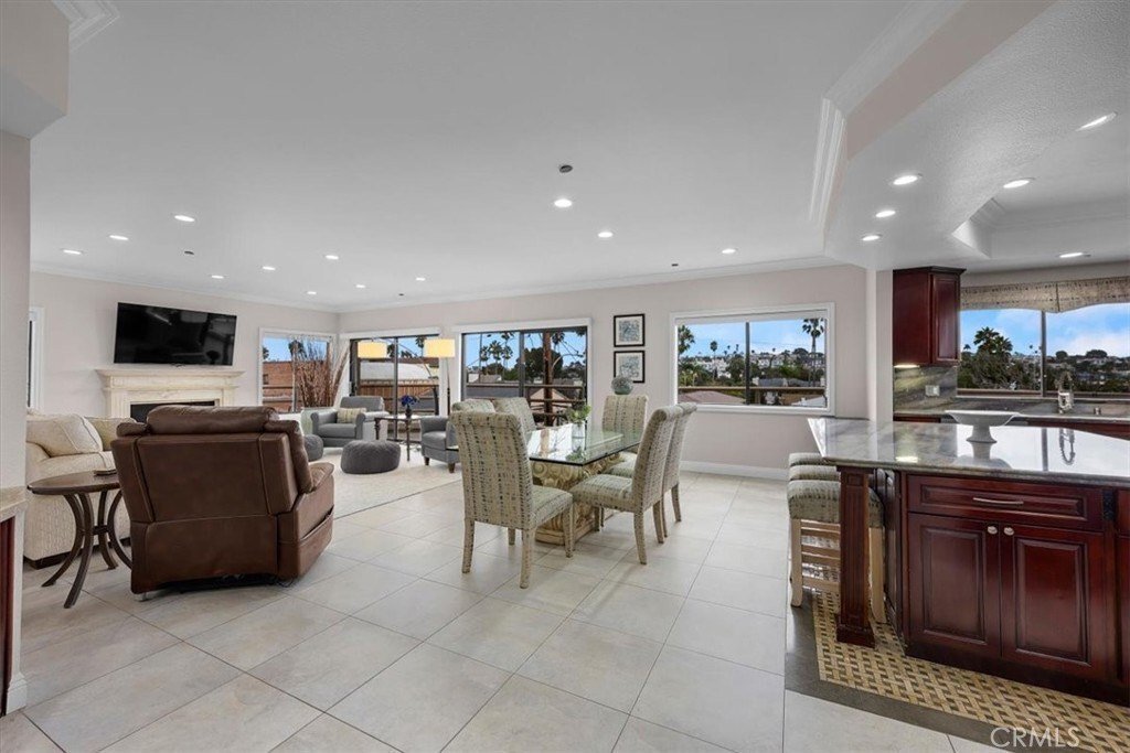 Curated visual reference: Luxury Condo Complex With Penthouse Unit Reference: Prestigious Penthouse Complex On The In Torrance California United