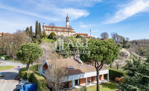 Villa in Nibionno, Lombardy, Italy 1