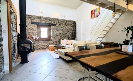 Castle for Sale in Bons-en-Chablais, Auvergne-Rhône-Alpes, France