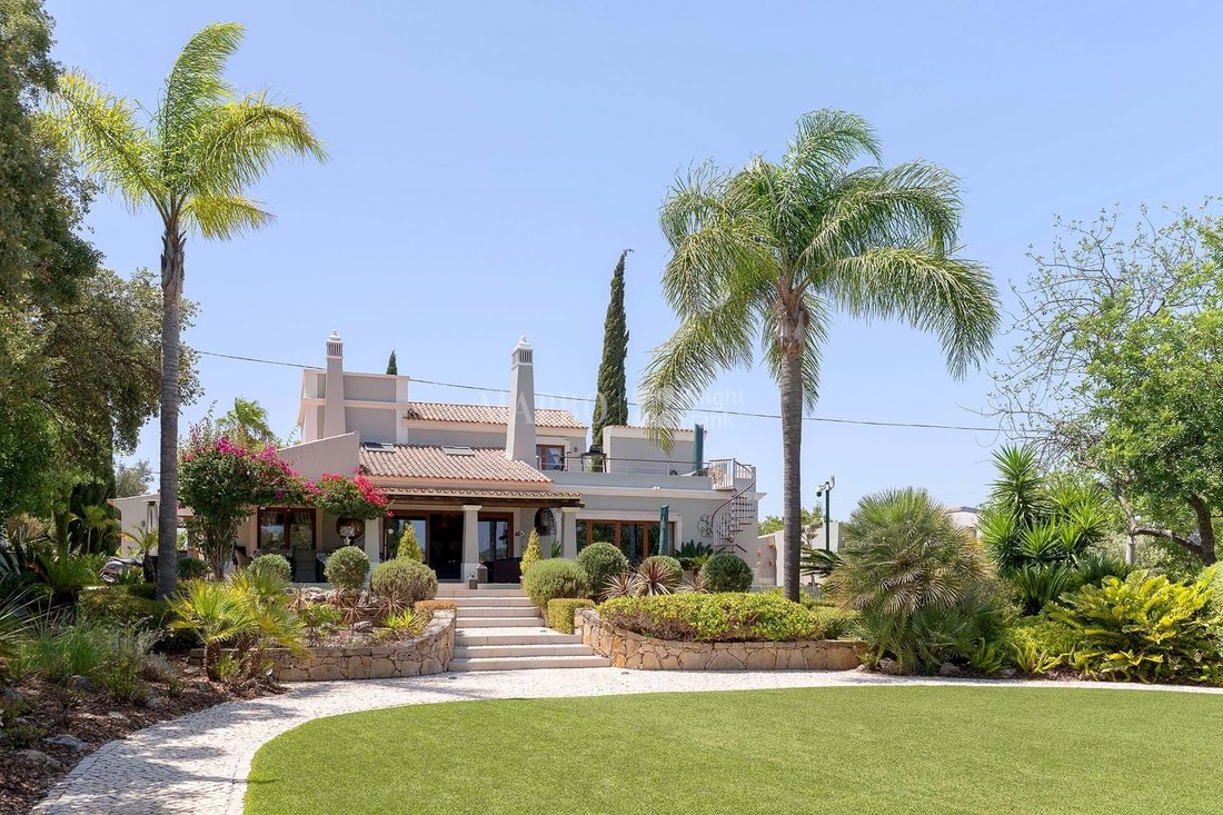 Villa in Santa Barbara de Nexe, Algarve, Portugal 1 - 16393374