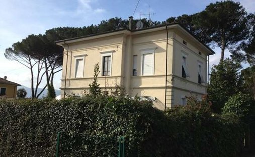 Villa in Barga, Tuscany, Italy 1
