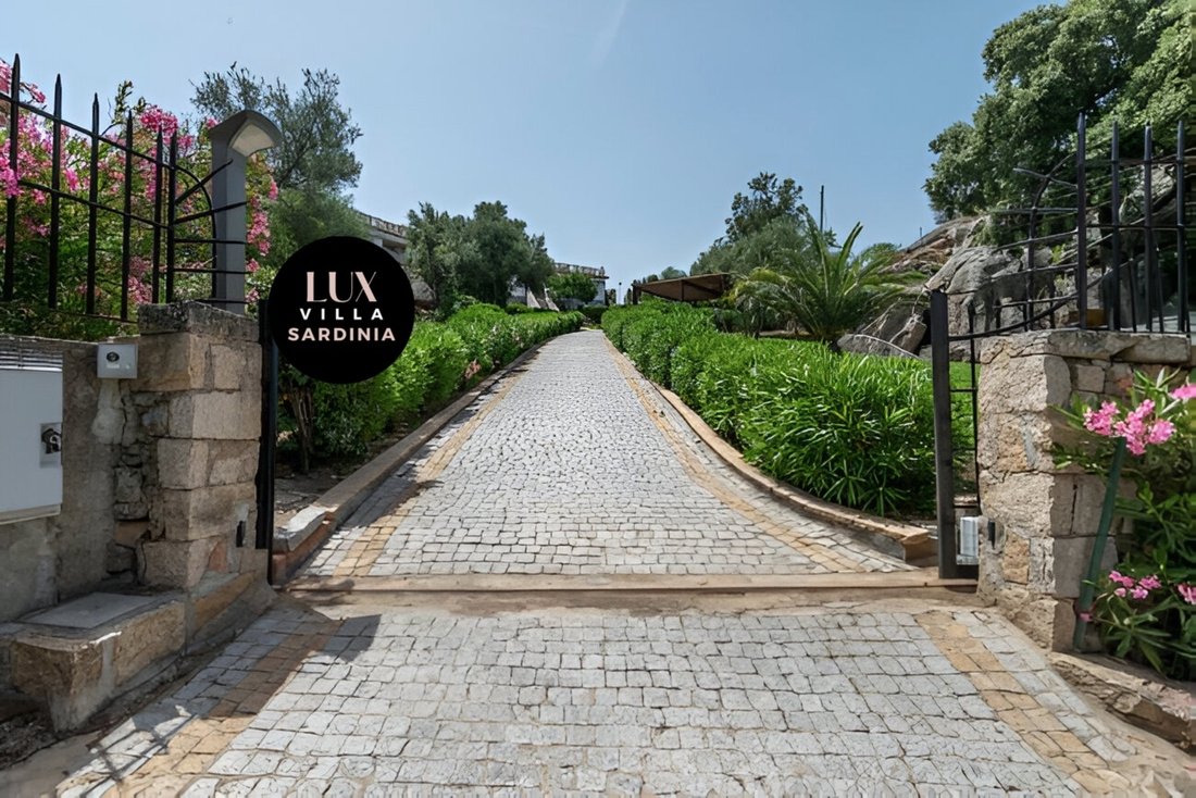 Villa in Arzachena, Sardinia, Italy 5 - 16393476