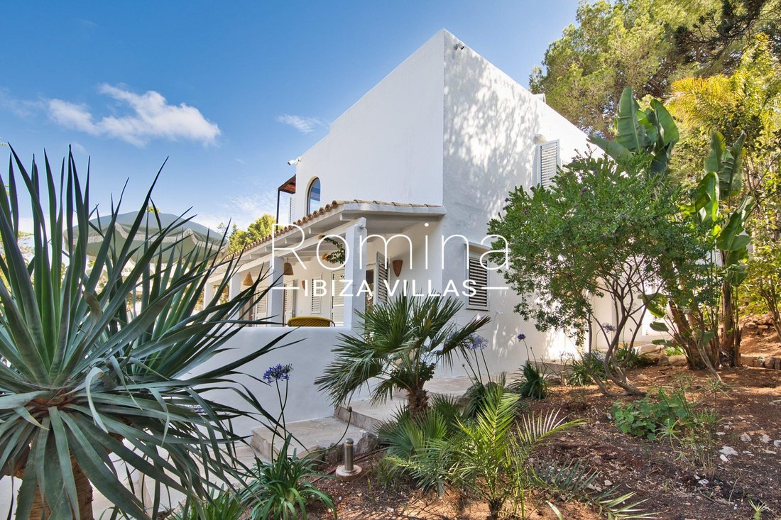 Villa in Cala Llenya, Santa Eularia des Riu, Balearic Islands 2 - 16395086
