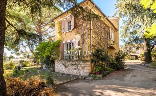 Castle for Sale in Manosque, Provence-Alpes-Côte d'Azur, France