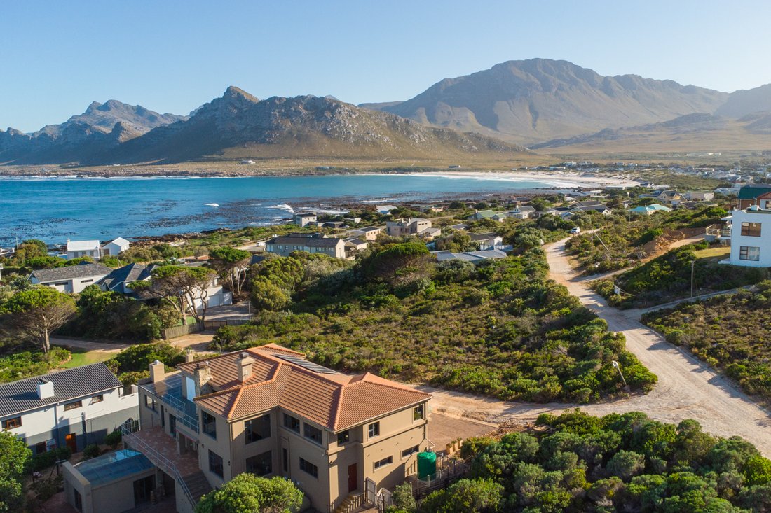 House in Overstrand Local Municipality, Western Cape, South Africa 3 - 16395413