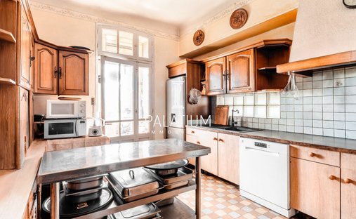 Castle for Sale in Manosque, Provence-Alpes-Côte d'Azur, France