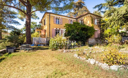 Castle for Sale in Manosque, Provence-Alpes-Côte d'Azur, France
