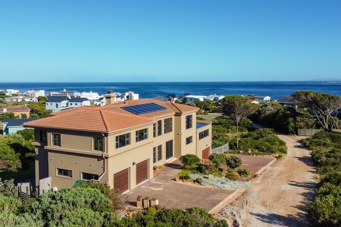 House in Overstrand Local Municipality, Western Cape, South Africa 1 - 16395413