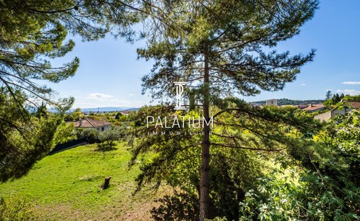 Castle for Sale in Manosque, Provence-Alpes-Côte d'Azur, France