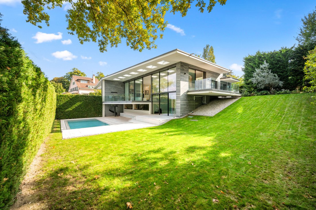 Exceptional Contemporary Villa, View And Private Access To The Lake Ge