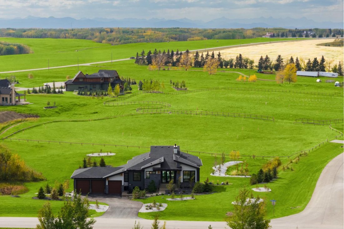 House in Rocky View County, Alberta, Canada 2 - 16395570