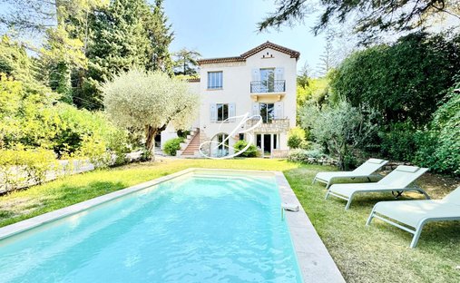 Villa in Maurice Jeanpierre, Le Cannet, France 1