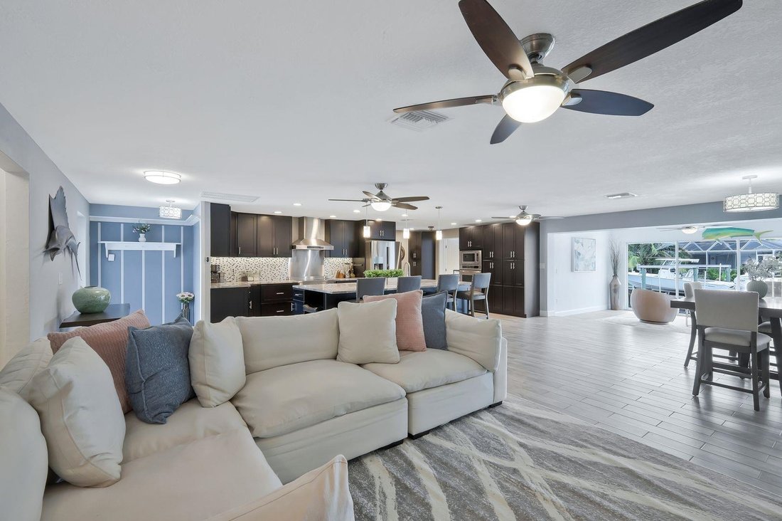 Fort Myers, Florida, United States 4 - 16395688