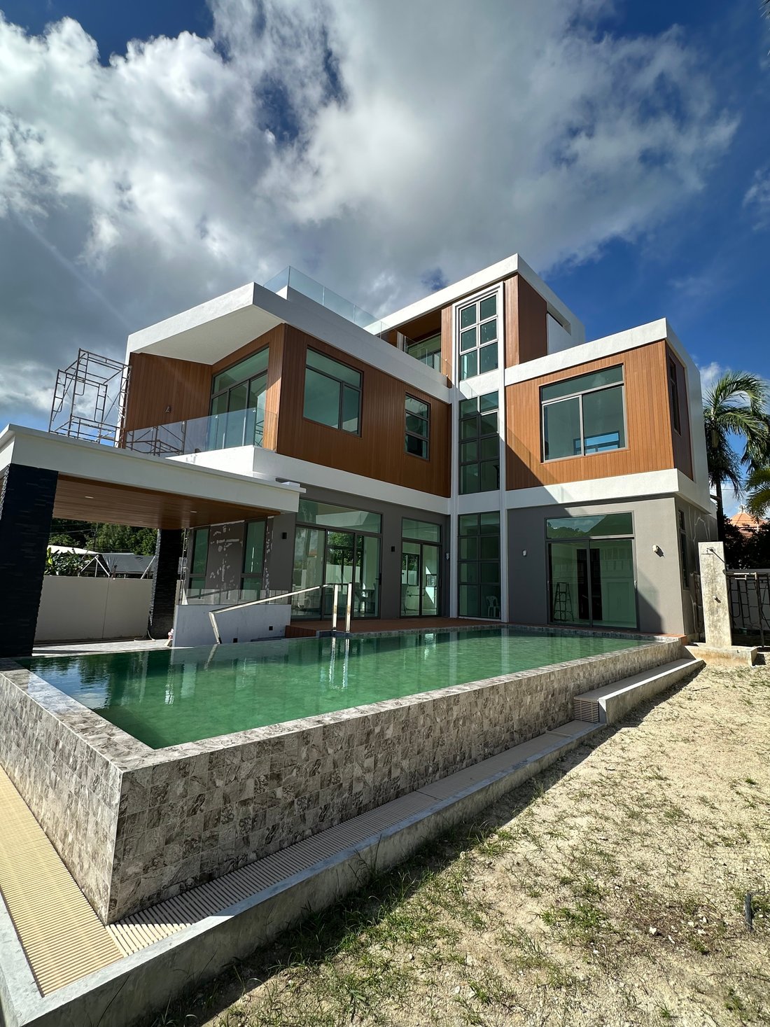 Villa in Chalong, Phuket, Thailand 1 - 16396559