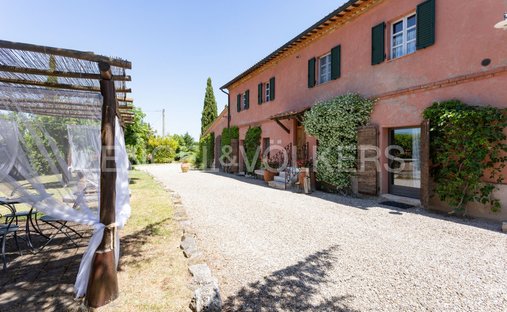 Castle for Sale in Castiglione d'Orcia, Tuscany, Italy