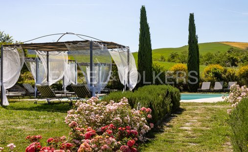 Castle for Sale in Castiglione d'Orcia, Tuscany, Italy