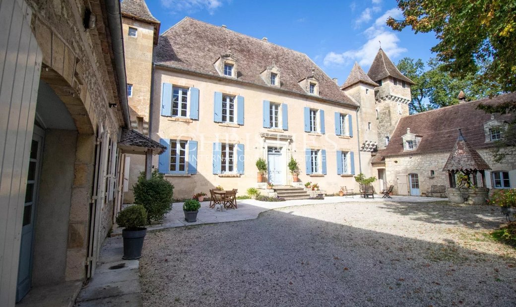 Castle for Sale in Monflanquin, Nouvelle-Aquitaine, France
