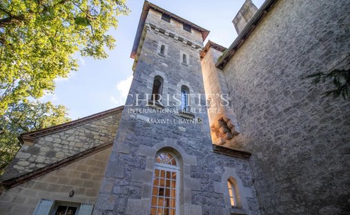 The Noble Chartreuse With Swimming Pool And Pigeoneer