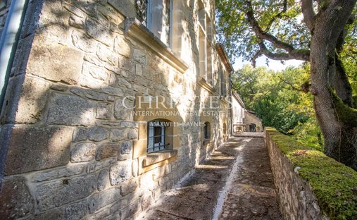 The Noble Chartreuse With Swimming Pool And Pigeoneer