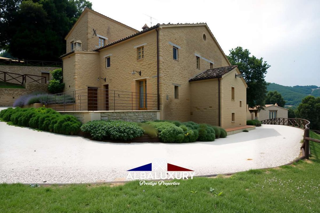 Villa in Rotella, Marche, Italy 2 - 15798291