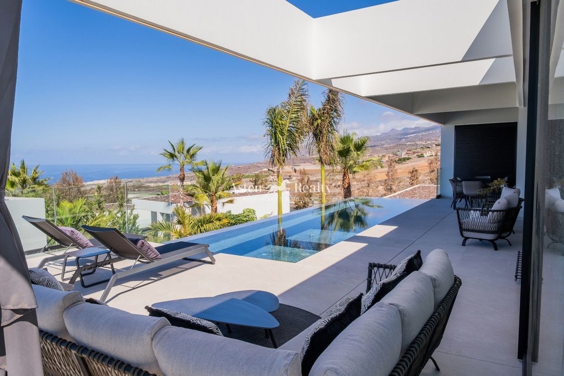 Villa in Guia de Isora, Canary Islands, Spain 2 - 16397253