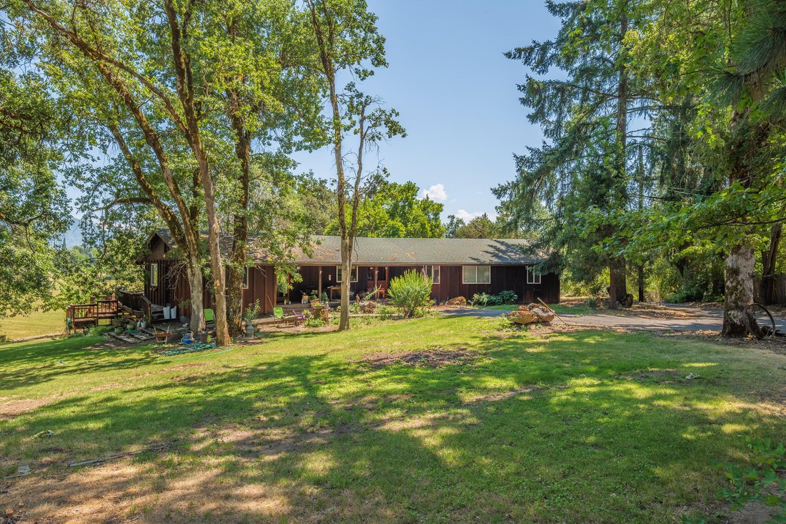 House in Grants Pass, Oregon, United States 5 - 16399648