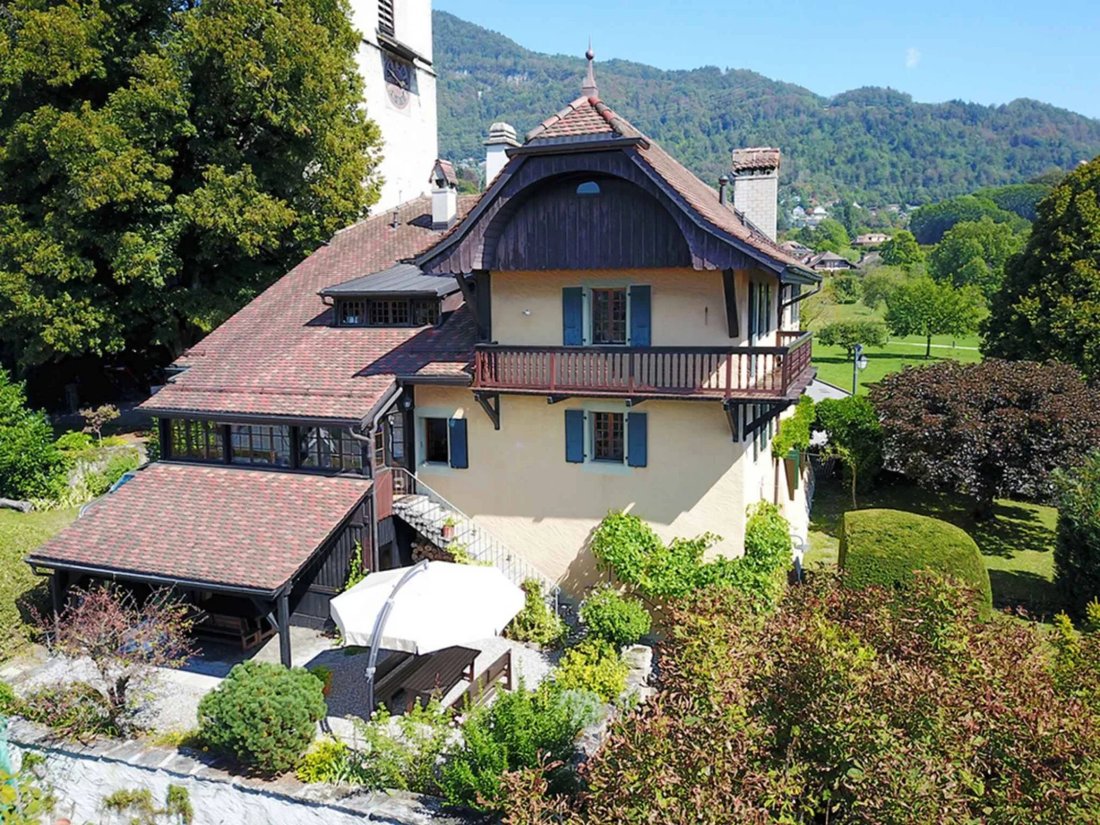 Charming Property In The Center Of The Village