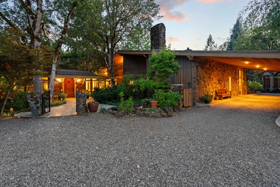 House in Eagle Point, Oregon, United States 2 - 16399610