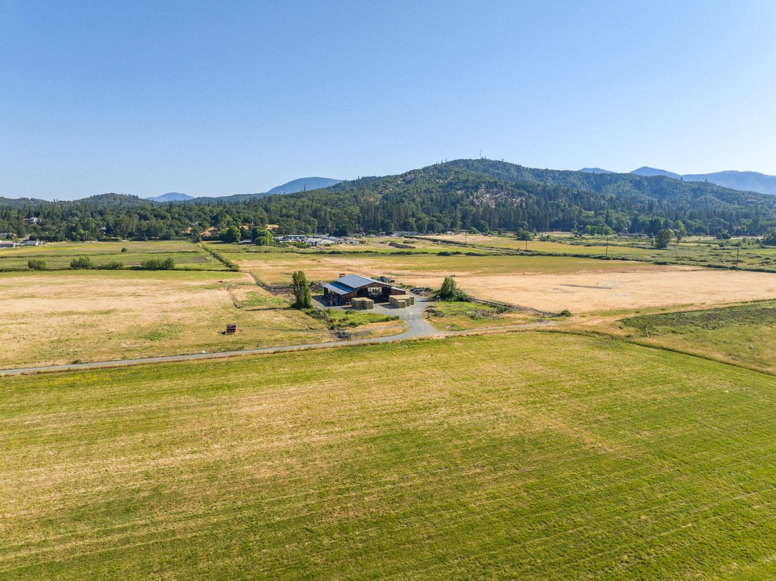House in Grants Pass, Oregon, United States 3 - 16399648