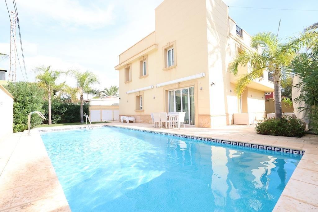Villa in Cabo Roig, Orihuela, Valencian Community 1 - 16399363