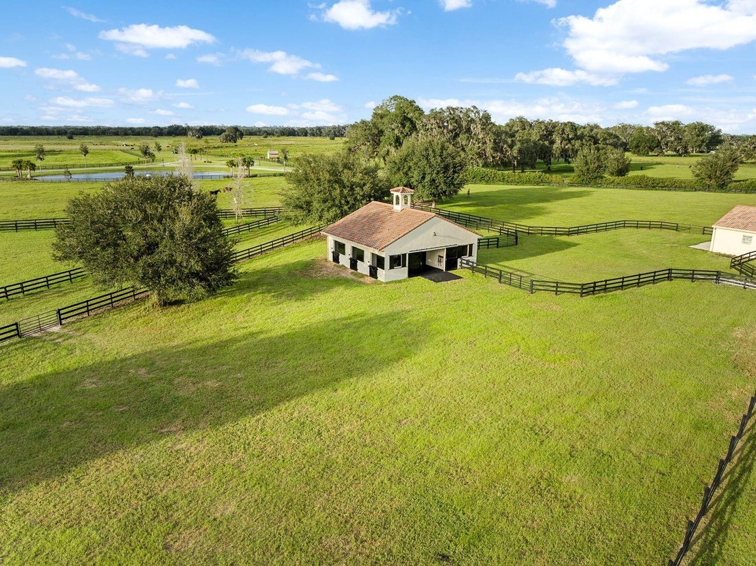 Contemporary Luxury Equestrian Estate In In Dunnellon, Florida, United ...