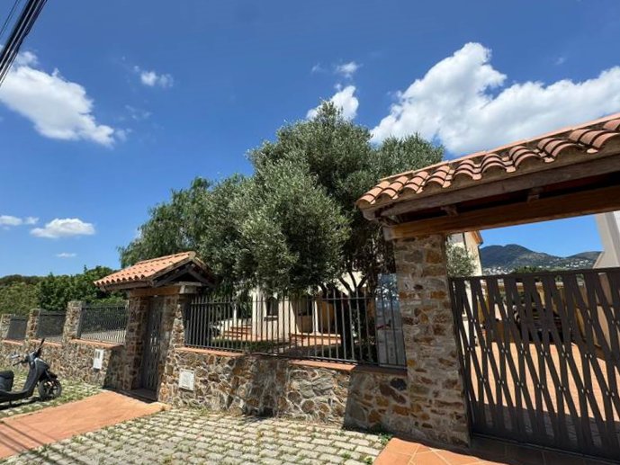 Villa in Roses, Catalonia, Spain 2 - 16398943
