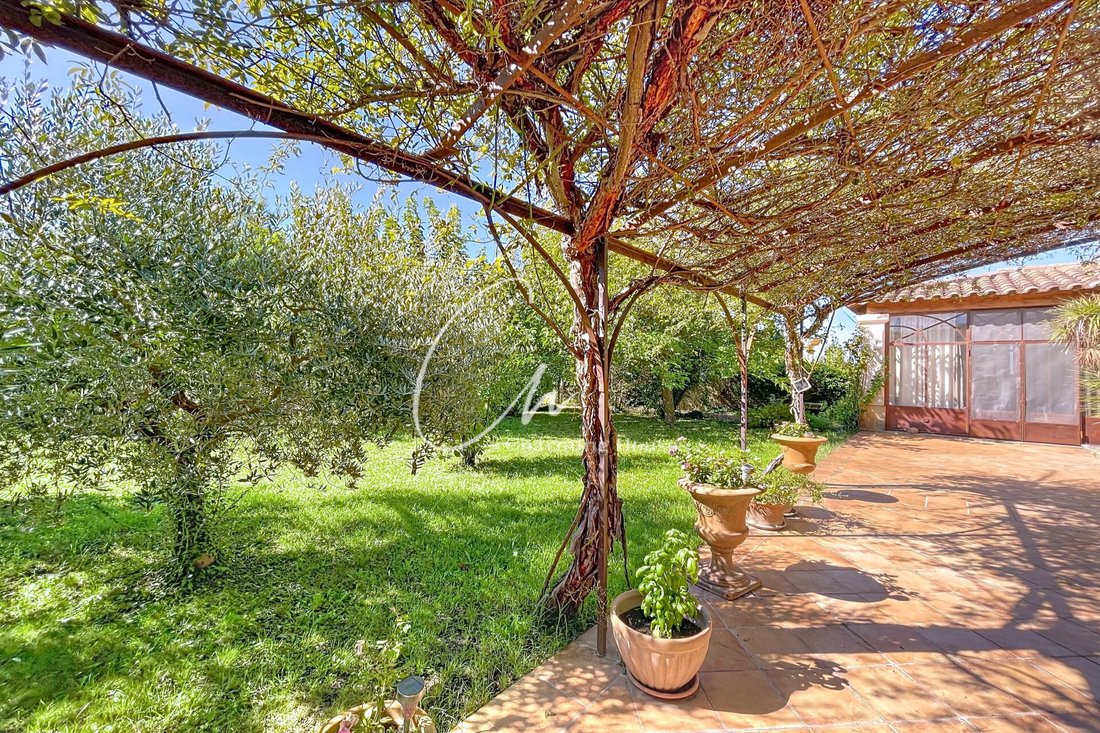 Villa in Maillane, Provence-Alpes-Côte d'Azur, France 3 - 16397460