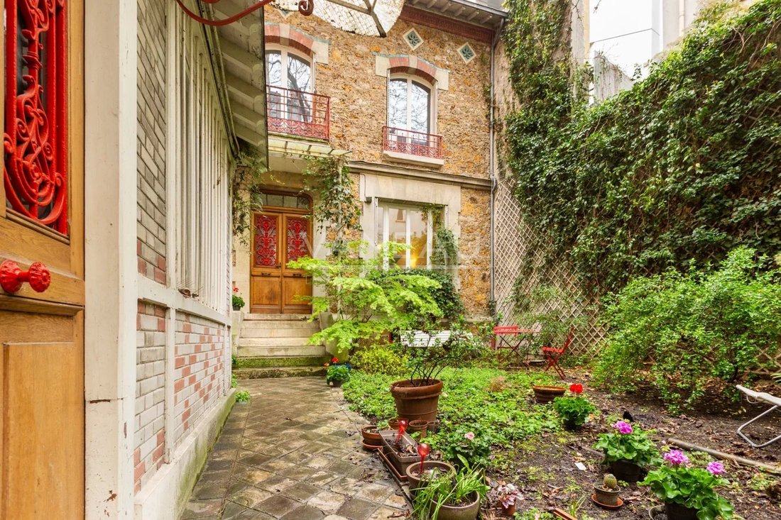 House in Perouses, Paris, Ile-de-France 1 - 16269043