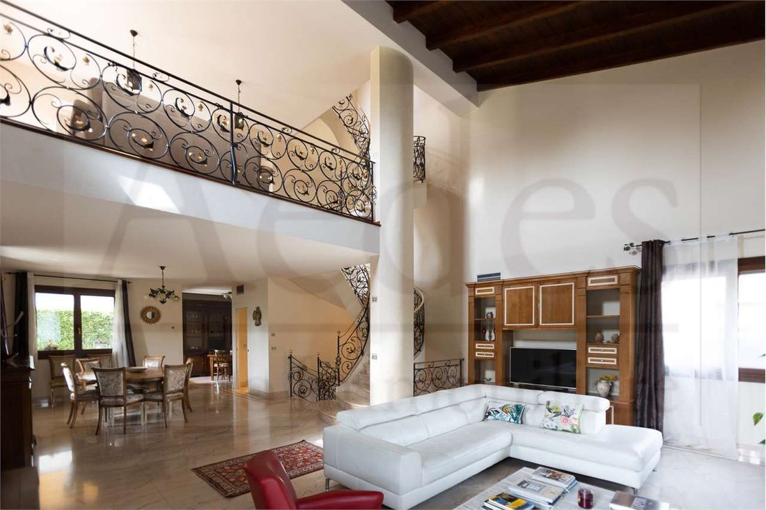 Villa in Historic Center, Modena, Emilia-Romagna 5 - 16398626