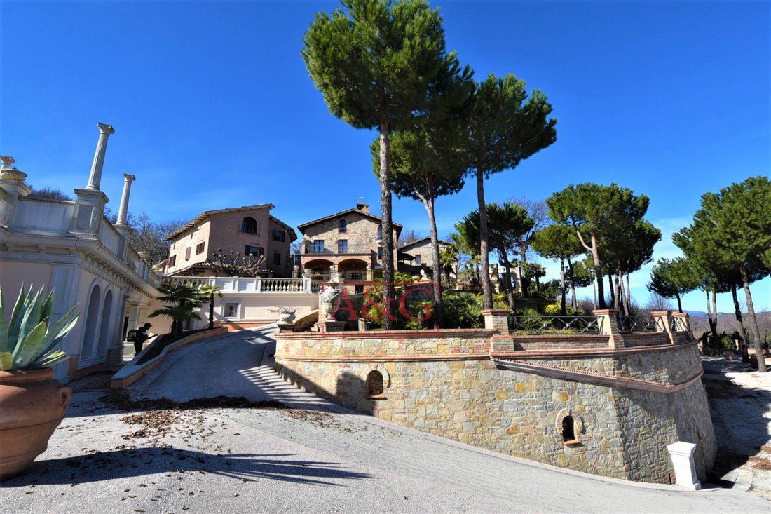 Villa in Montefortino, Marche, Italy 4 - 16399312