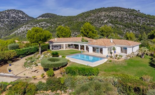 House in Nord Est, Ollioules, France 1