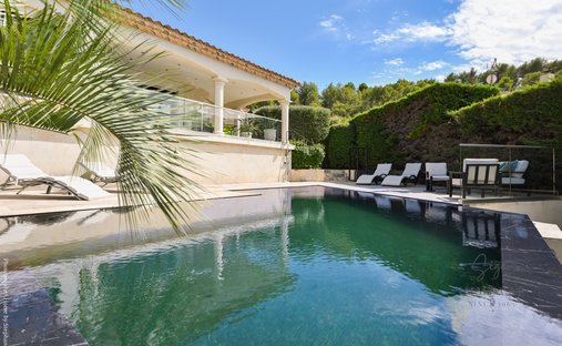 House in Centre Ville, Le Beausset, France 1