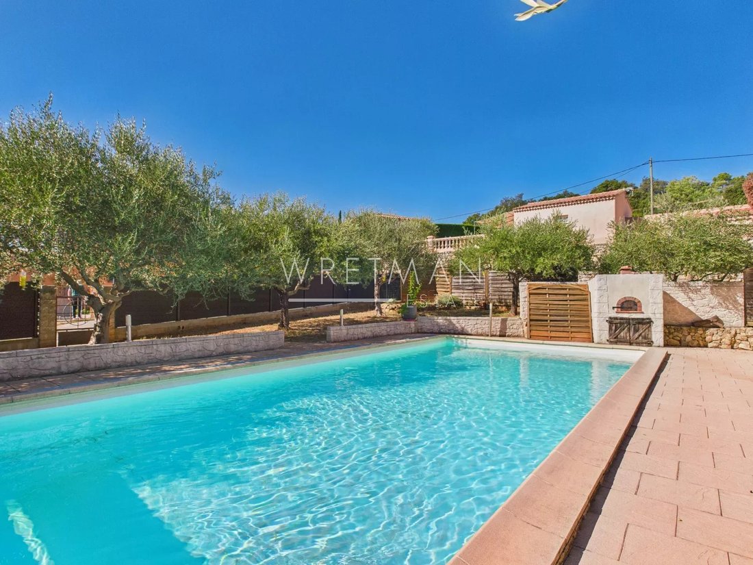 Villa in Flassans-sur-Issole, Provence-Alpes-Côte d'Azur, France 2 - 16397405