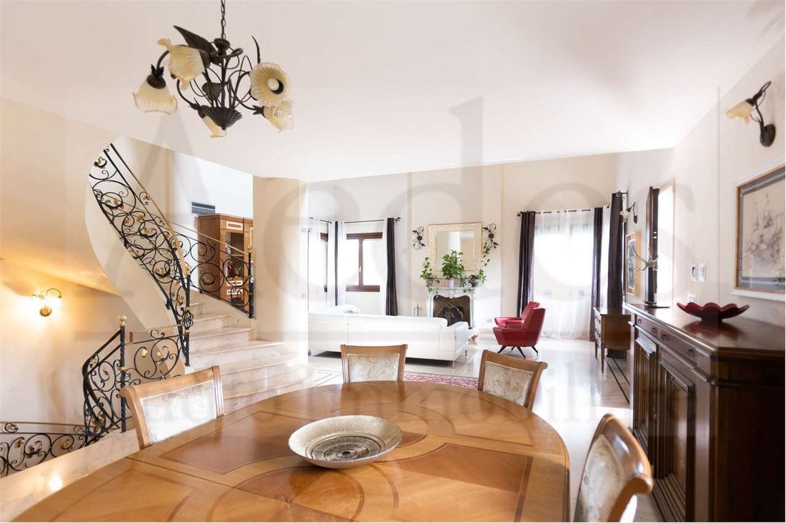 Villa in Historic Center, Modena, Emilia-Romagna 3 - 16398626