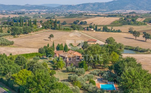 Estate in Castiglione del Lago, Umbria, Italy 1