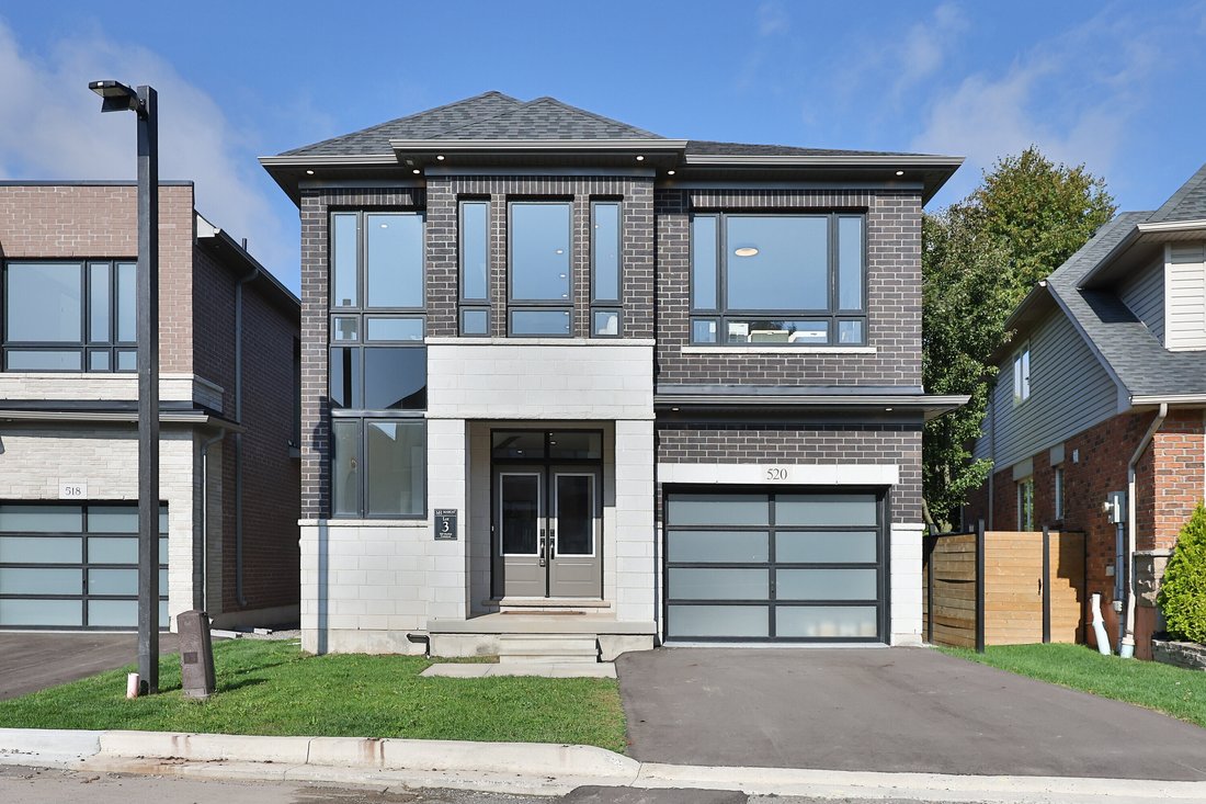 House in Burlington, Ontario, Canada 1 - 16320543