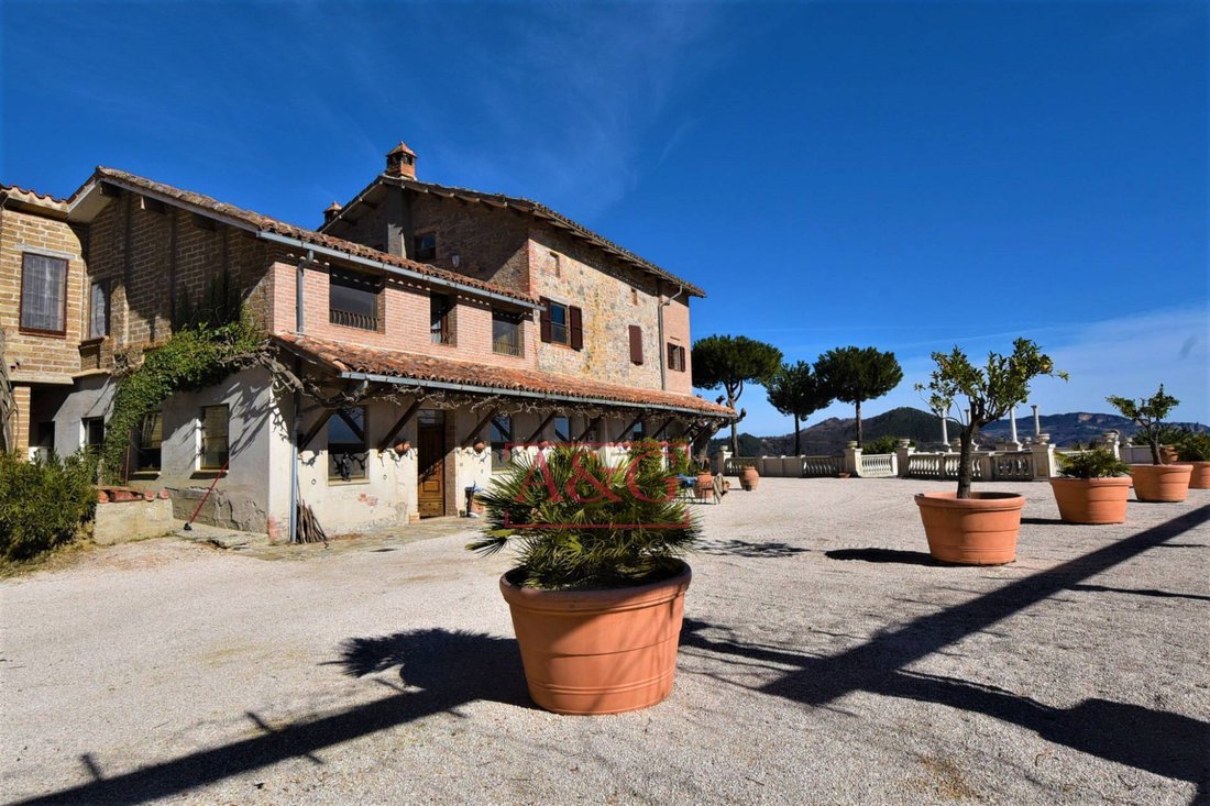 Villa in Montefortino, Marche, Italy 3 - 16399312