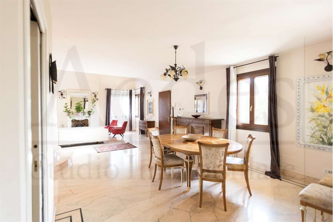 Villa in Historic Center, Modena, Emilia-Romagna 4 - 16398626