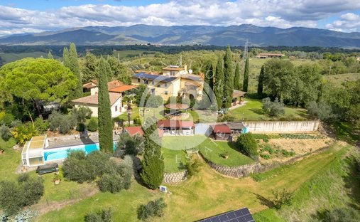 Estate in Terranuova Bracciolini, Tuscany, Italy 1