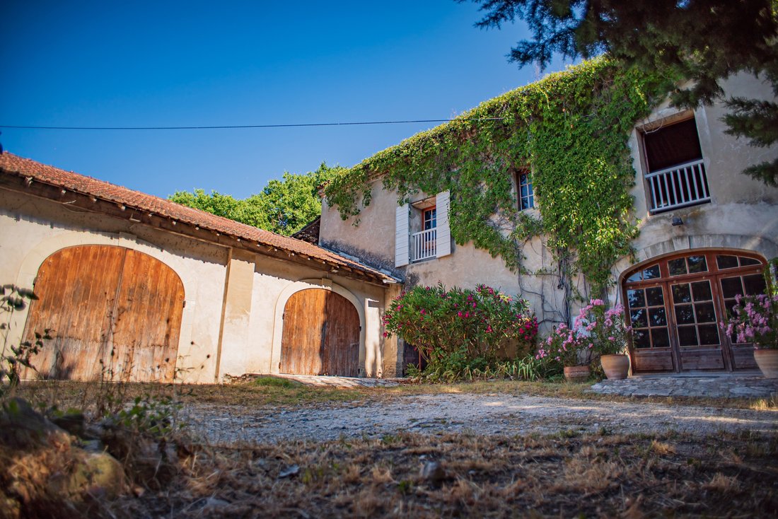 Castle in Nevons-route d'Apt, L'Isle-sur-la-Sorgue, France 5 - 16372251