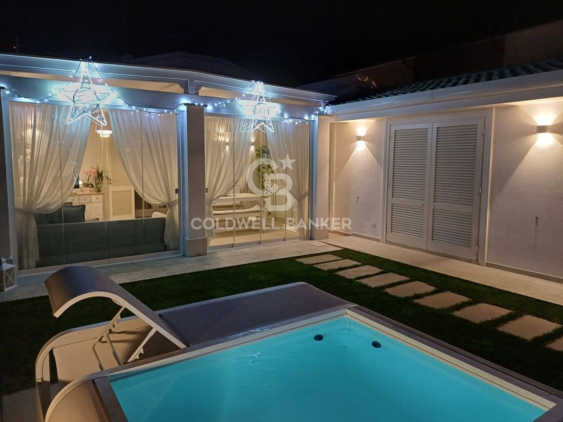Villa in Fiumetto, Pietrasanta, Italy 2 - 16399358