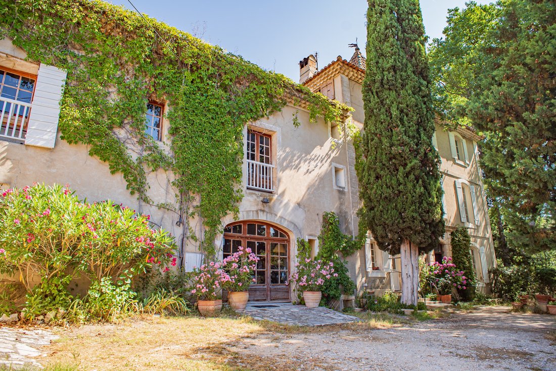 Castle in Nevons-route d'Apt, L'Isle-sur-la-Sorgue, France 4 - 16372251